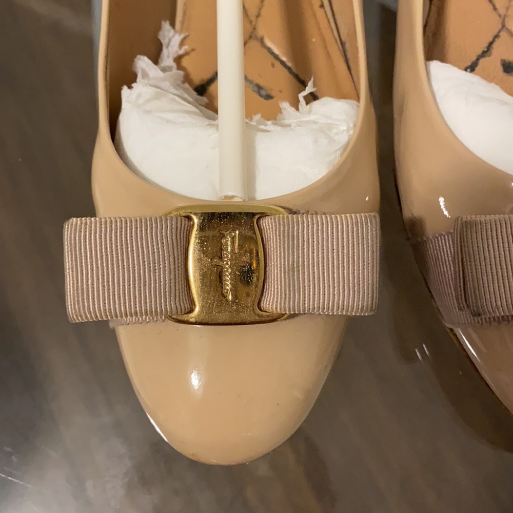 Ferragamo Varina in Nude Size 7.5 B - Picture 6 of 14